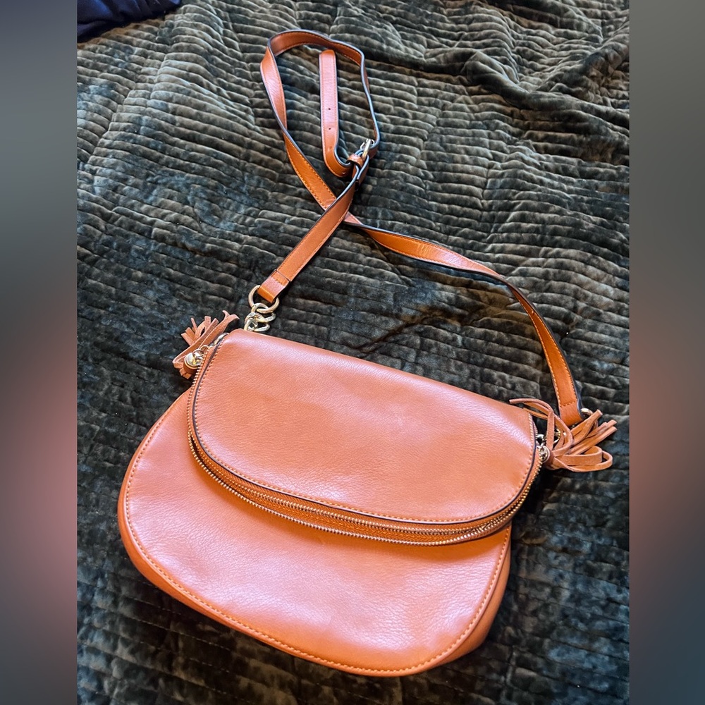 Elegant Tan Leather Crossbody Bag